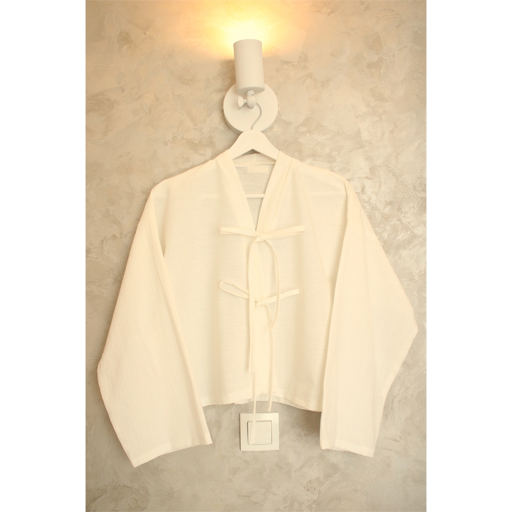 Mini beyaz fiyonk kimono