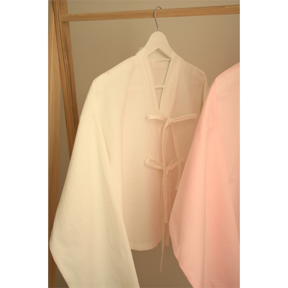 Mini beyaz fiyonk kimono